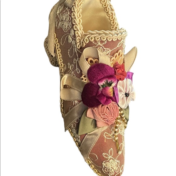 Wayne Kleski Katherines Collection retired Embellished Victorian shoe decor - Picture 4 of 7